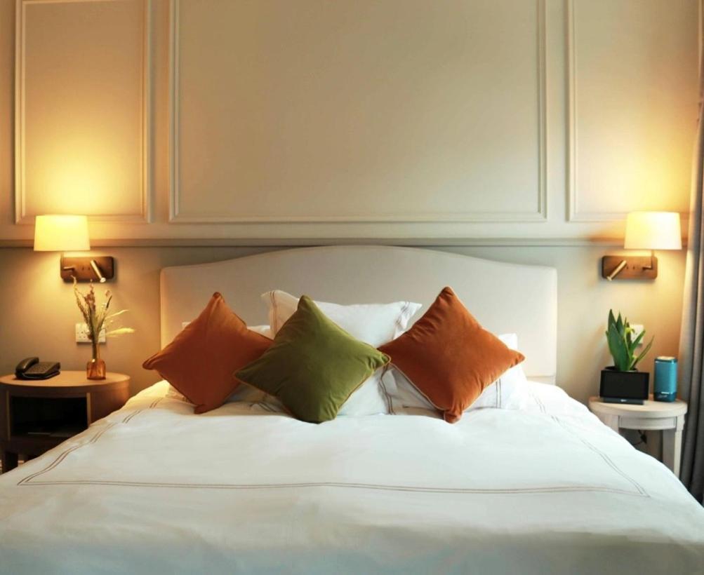 The Lansdowne Hotel
